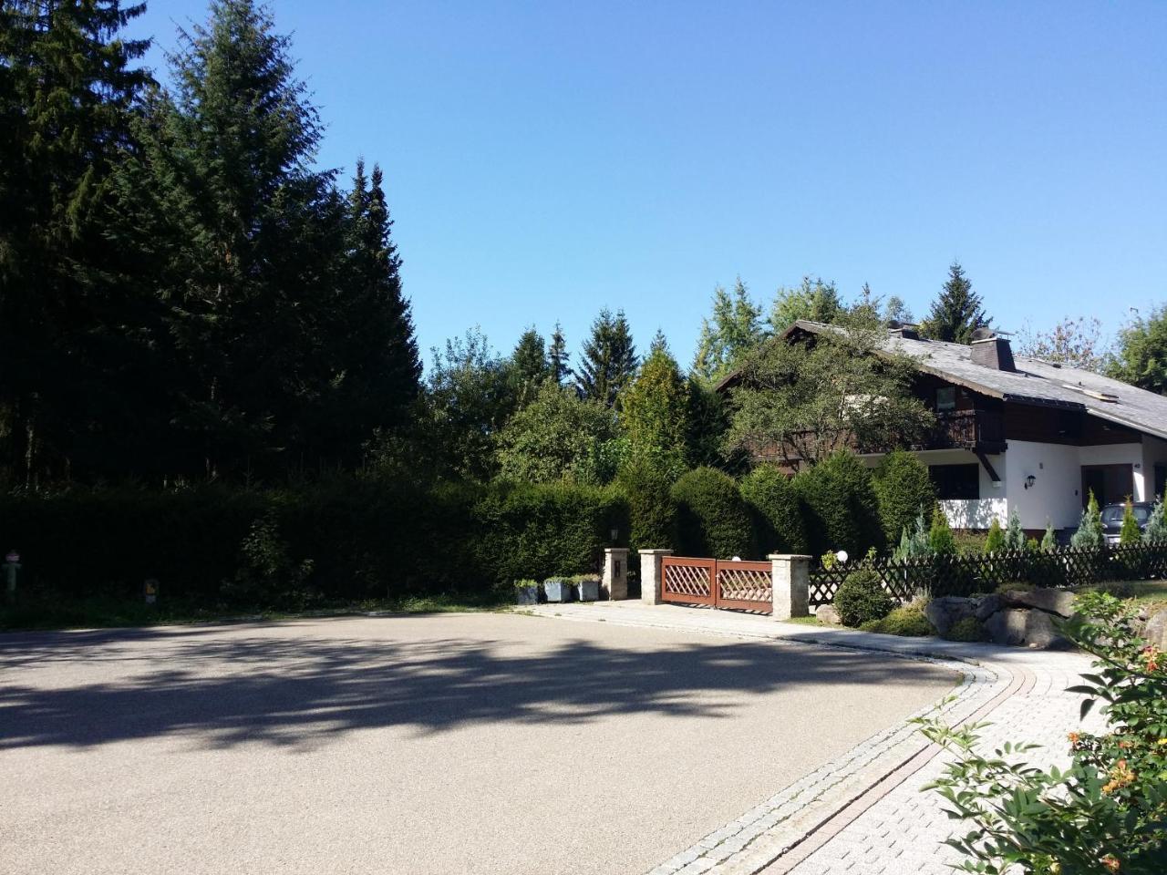 Schwarzwald - Villa Appartments Titisee Exterior photo